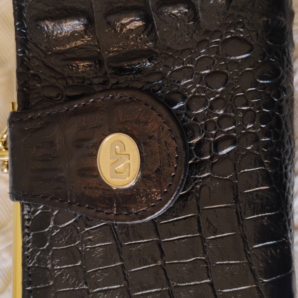 VTG Black Crocodile Simulated Embossed Wallet with Gold Accent